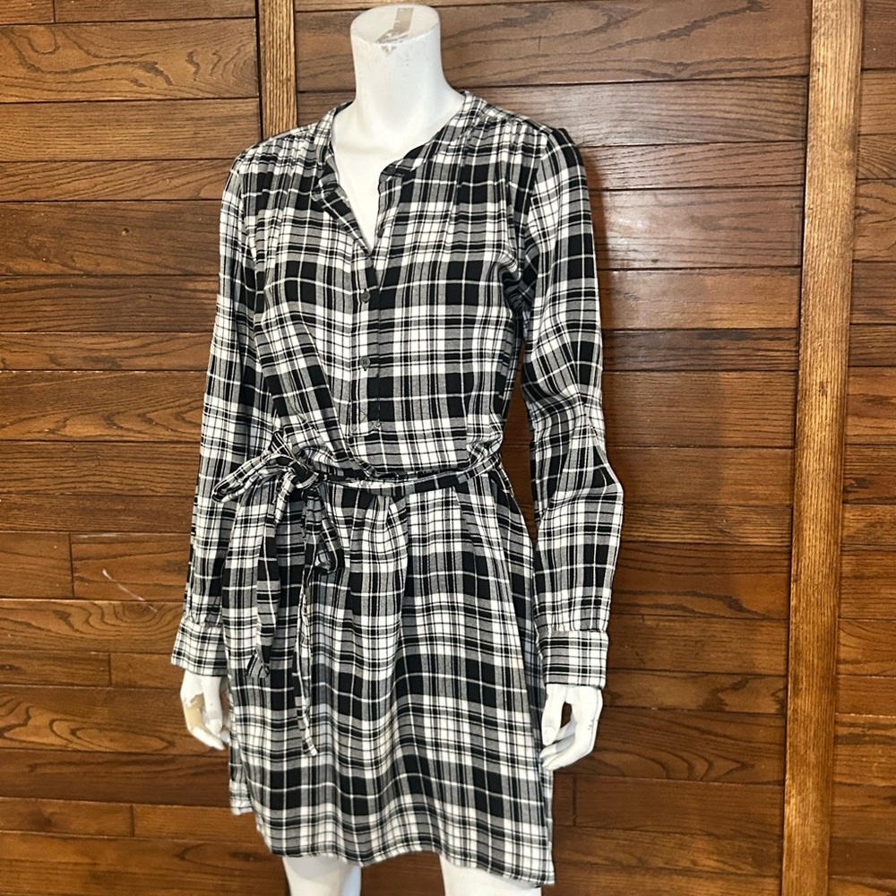 GAP. Size Medium. Plaid Black and White Women's Dress